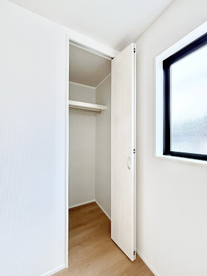 ���[ �m���̃N���[�[�b�g�B���s��������̂Ō���̈ߗނ�����������܂�܂��B