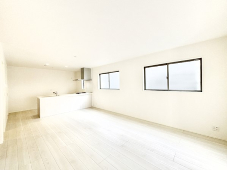 ���r���O ���₩�ȗz���܂�ɕ�܂��A���S�n�̗ǂ����r���O�ŉƑ��c���I