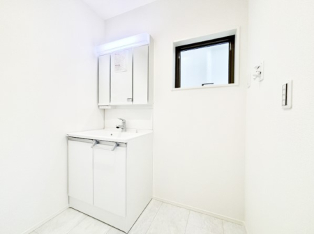 ���̑� ����������z���C�g�J���[����Ƃ��������h���[�X�y�[�X