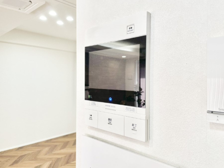 ���̑����� TV���j�^�[�t�C���^�[�t�H�����t���Ă��ăZ�L�����e�B�[��  