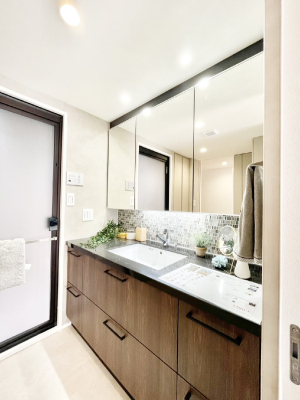 ���ʑ�E���ʏ� ������������ʉ��ώ��Œ��̐g�x�x�����K