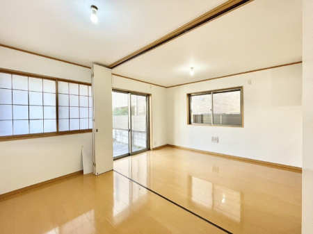 ���̑����� ���邢�z���������A�����̕��͋C�ɖ��������_�C�j���O�B