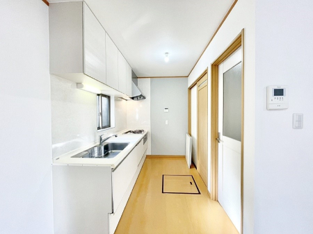 �L�b�`�� �u�₩�ȕ����ʂ蔲����L�b�`���B��������̂Ŗ��邭���C�ɂ��𗧂��܂��B