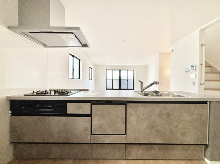 �L�b�`�� ���r���O�����n����l�C�̃J�E���^�[�L�b�`���B �Ƒ��������Ȃ���Ǝ������邱�Ƃ��ł��܂��B