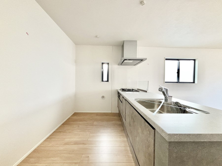 �L�b�`�� �u�₩�ȕ����ʂ蔲����L�b�`���B��������̂Ŗ��邭���C�ɂ��𗧂��܂��B