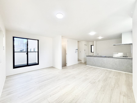 ���r���O ���Ƒ��̓��₩�Șb�����ŕ�܂�閾�邢���r���O