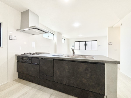 �L�b�`�� ���������Ȃ��炲�Ƒ��Ƃ̉�b���y���߂�ΖʃJ�E���^�[�L�b�`��