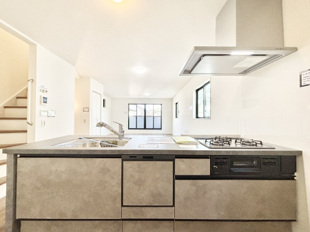 �L�b�`�� �������������I�ɁA�y�����I�V�X�e���L�b�`��