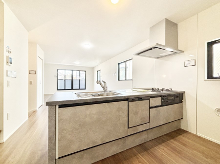 �L�b�`�� ���������Ȃ��炲�Ƒ��Ƃ̉�b���y���߂�ΖʃJ�E���^�[�L�b�`��