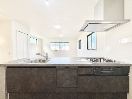 �L�b�`�� �������������I�ɁA�y�����I�V�X�e���L�b�`��