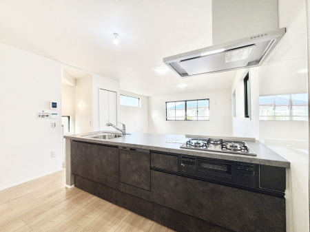 �L�b�`�� ���������Ȃ��炲�Ƒ��Ƃ̉�b���y���߂�ΖʃJ�E���^�[�L�b�`��