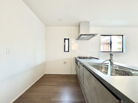 �L�b�`�� �u�₩�ȕ����ʂ蔲����L�b�`���B��������̂Ŗ��邭���C�ɂ��𗧂��܂��B�@