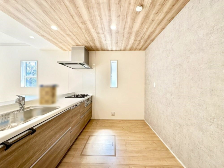 �L�b�`�� �u�₩�ȕ����ʂ蔲����L�b�`���B��������̂Ŗ��邭���C�ɂ��𗧂��܂��B