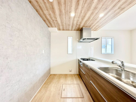 �L�b�`�� �u�₩�ȕ����ʂ蔲����L�b�`���B��������̂Ŗ��邭���C�ɂ��𗧂��܂��B�@