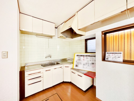 �L�b�`�� �u�₩�ȕ����ʂ蔲����L�b�`���B��������̂Ŗ��邭���C�ɂ��𗧂��܂��B