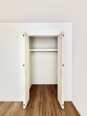 ���[ �m���̃N���[�[�b�g�B���s��������̂Ō���̈ߗނ�����������܂�܂��B