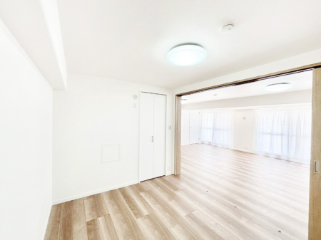 �q������ ���r���O�ɗאڂ����m���B�����˂��J������ƃ��r���O�ƌq����e���̋�Ԃɕϐg�I