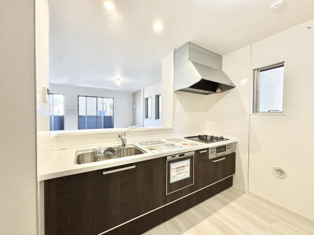 �L�b�`�� �u�₩�ȕ����ʂ蔲����L�b�`���B��������̂Ŗ��邭���C�ɂ��𗧂��܂��B�@