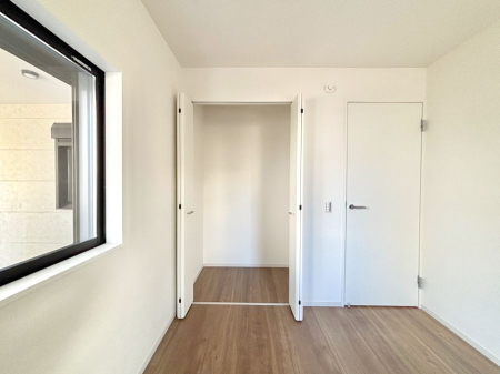 ���̑����� TV���j�^�[�t�C���^�[�t�H�����t���Ă��ăZ�L�����e�B�[��  