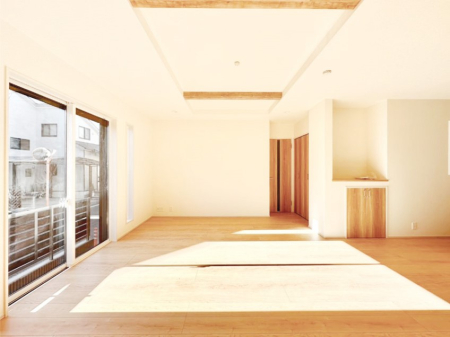 ���r���O ���邢�z���������A�����̕��͋C�ɖ�������郊�r���O�_�C�j���O