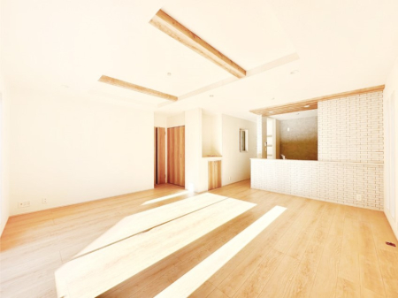 ���̑����� �Ƒ��̏Ί炪���R�Ɛ��܂�Ă���A����ȕ��͋C�̃_�C�j���O�Ɏd�オ���Ă��܂��B