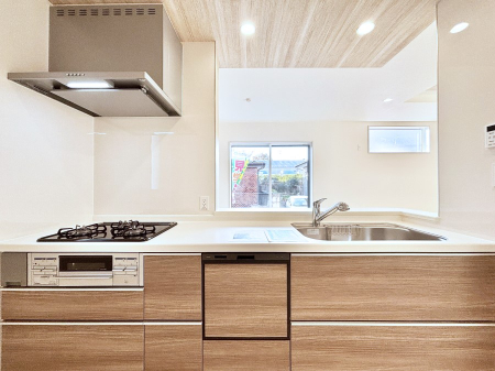 �L�b�`�� ���r���O�����n����l�C�̃J�E���^�[�L�b�`���B �Ƒ��������Ȃ���Ǝ������邱�Ƃ��ł��܂��B