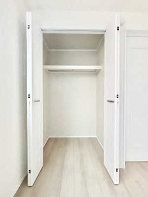 ���[ �m���̃N���[�[�b�g�B���s��������̂Ō���̈ߗނ�����������܂�܂��B 