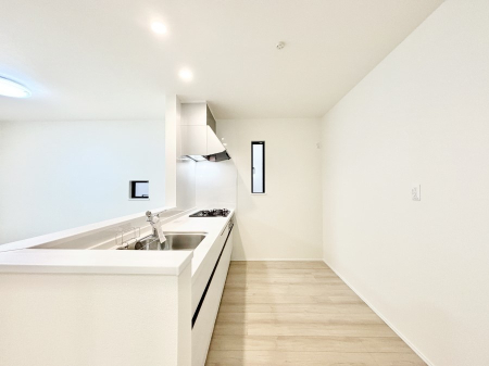 �L�b�`�� �u�₩�ȕ����ʂ蔲����L�b�`���B��������̂Ŗ��邭���C�ɂ��𗧂��܂��B