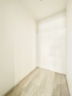 ���[ �L�b�`���ɂ̓p���g���[�I�H�ނ̃X�g�b�N�͂������A���p�i�̎��[�Ȃǎg�����͂��낢��I