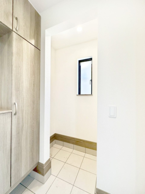 ���[ �V���[�Y�C���N���[�N�t���I�J���x�r�[�J�[���u���܂��B 