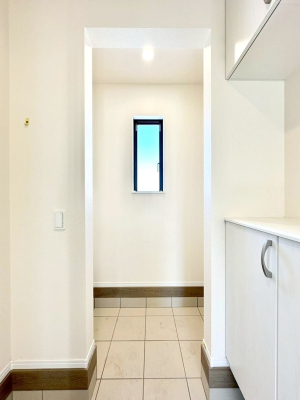 ���[ �V���[�Y�C���N���[�N�t���I�J���x�r�[�J�[���u���܂��B 