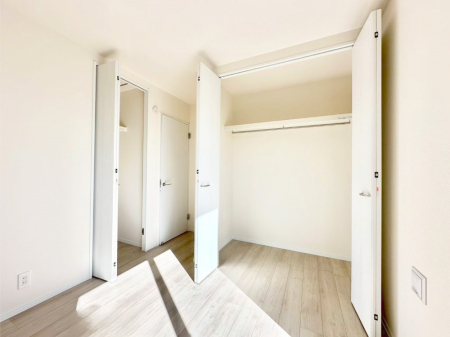 ���[ �m���̃N���[�[�b�g�B���s��������̂Ō���̈ߗނ�����������܂�܂��B