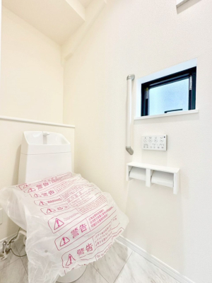 �g�C�� �g�C���͈��S�̂Q�ӏ��I���̃o�^�o�^������S�ł��B 