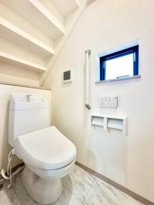 �g�C�� �g�C���͈��S�̂Q�ӏ��I���̃o�^�o�^������S�ł��B 