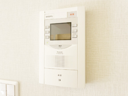 ���̑����� TV���j�^�[�t�C���^�[�t�H�����t���Ă��ăZ�L�����e�B�[��  