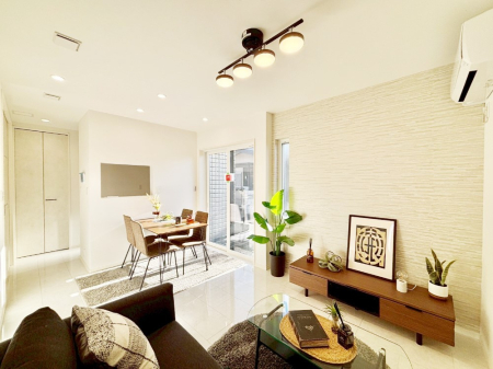 ���r���O ���Ƒ��̓��₩�Șb�����ŕ�܂�閾�邢���r���O