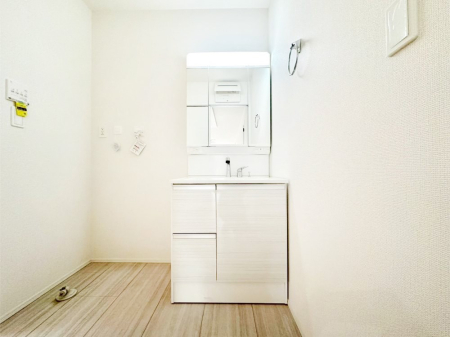 ���̑� ����������z���C�g�J���[����Ƃ��������h���[�X�y�[�X