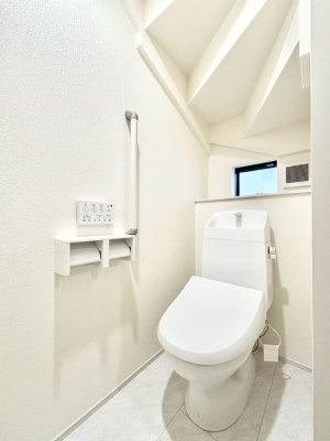 �g�C�� �g�C����1�K��2�K���ꂼ��ɔz�u����Ă��ĂƂĂ��֗��ł��B 