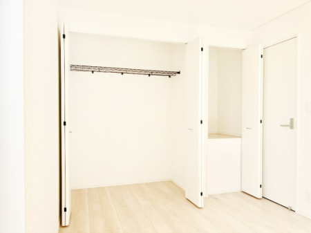 ���[ ��������ߗނ�ו��Ȃǂ̎��[�ɕ֗��ȃN���[�[�b�g�t���ł��B