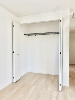 ���[ �m���̃N���[�[�b�g�B���s��������̂Ō���̈ߗނ�����������܂�܂��B