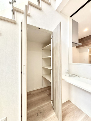 ���̑����� ���r���O���[�B�����Ɏ��[������ƕ����W�܂�LDK���X�b�L���Еt�������ł��ˁB  