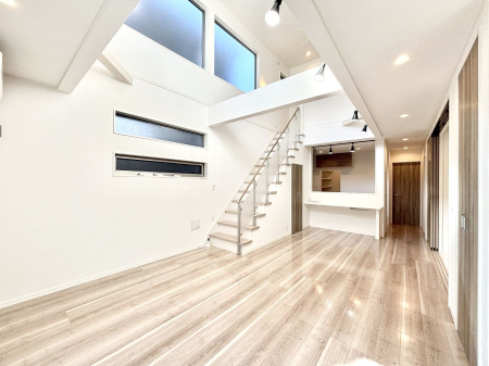 ���r���O �Z�ޕ��̌��������o�����A�C���e���A���l����̂��y���݂ȃ��r���O�ł��I 