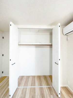 ���[ ��������ߗނ�ו��Ȃǂ̎��[�ɕ֗��ȃN���[�[�b�g�t���ł��B