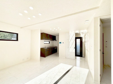 ���r���O �ǂ��ɂ��Ă��Ƒ��̂Ȃ������������R�~���j�P�[�V�������r���O�B