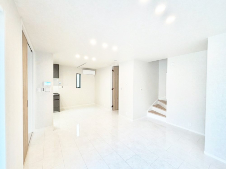 ���r���O �ǂ��ɂ��Ă��Ƒ��̂Ȃ������������R�~���j�P�[�V�������r���O�B