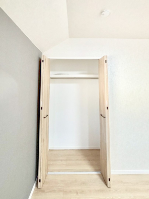 ���[ �m���̃N���[�[�b�g�B���s��������̂Ō���̈ߗނ�����������܂�܂��B