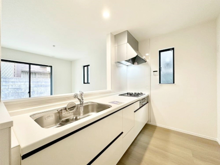 �L�b�`�� �u�₩�ȕ����ʂ蔲����L�b�`���B��������̂Ŗ��邭���C�ɂ��𗧂��܂��B