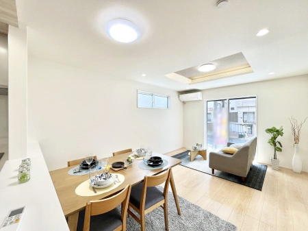 rO i`eCXg̗D_炩Fg̃t[OfGȃrOłˁB