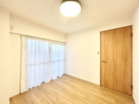 ���̑����� �o���R�j�[���J�������v���X���Ă����m��  