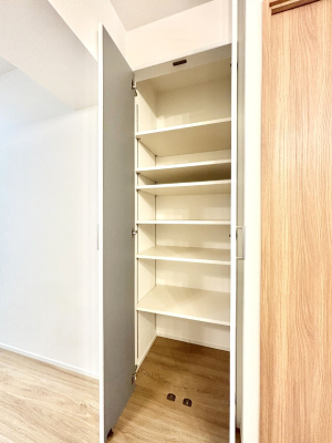 ���̑����� ���r���O���[�B�����Ɏ��[������ƕ����W�܂�LDK���X�b�L���Еt�������ł��ˁB  